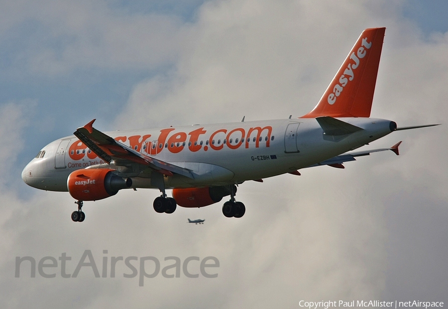 easyJet Airbus A319-111 (G-EZBH) | Photo 3964