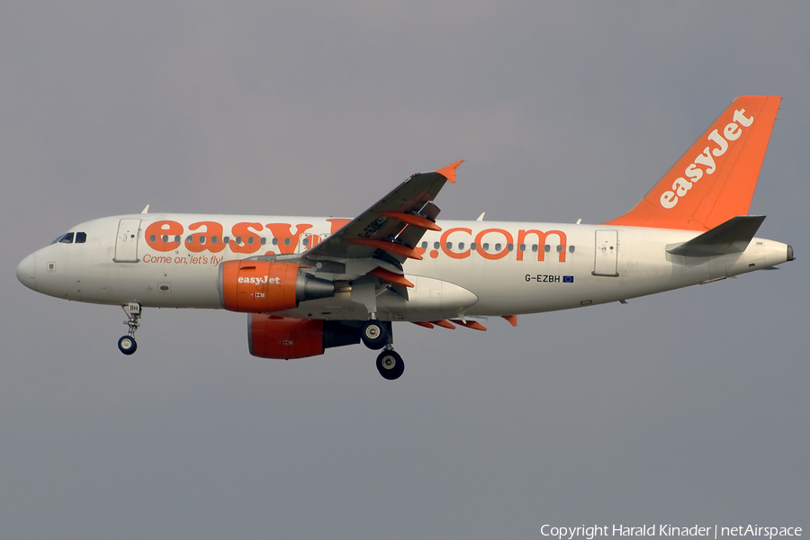 easyJet Airbus A319-111 (G-EZBH) | Photo 312447