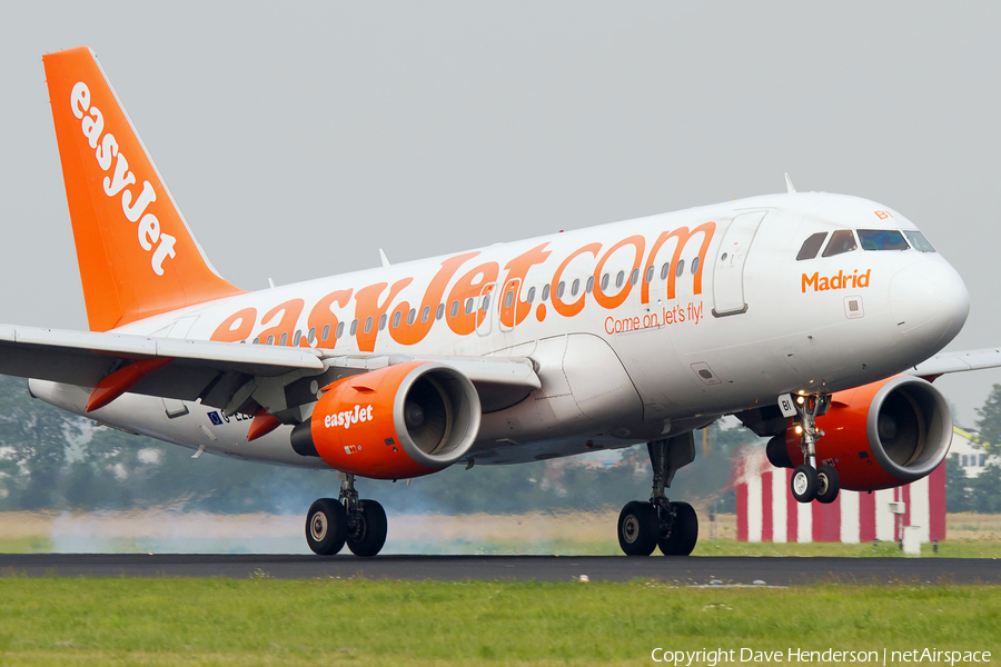 easyJet Airbus A319-111 (G-EZBI) | Photo 10894