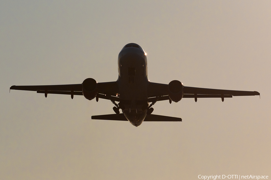 easyJet Airbus A319-111 (G-EZBI) | Photo 145655