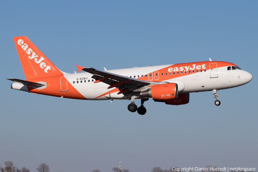 easyJet Airbus A319-111 (G-EZBJ) | Photo 513371