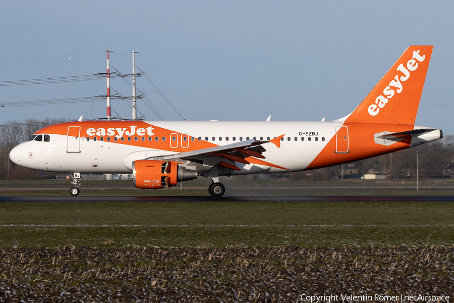 easyJet Airbus A319-111 (G-EZBJ) | Photo 560163