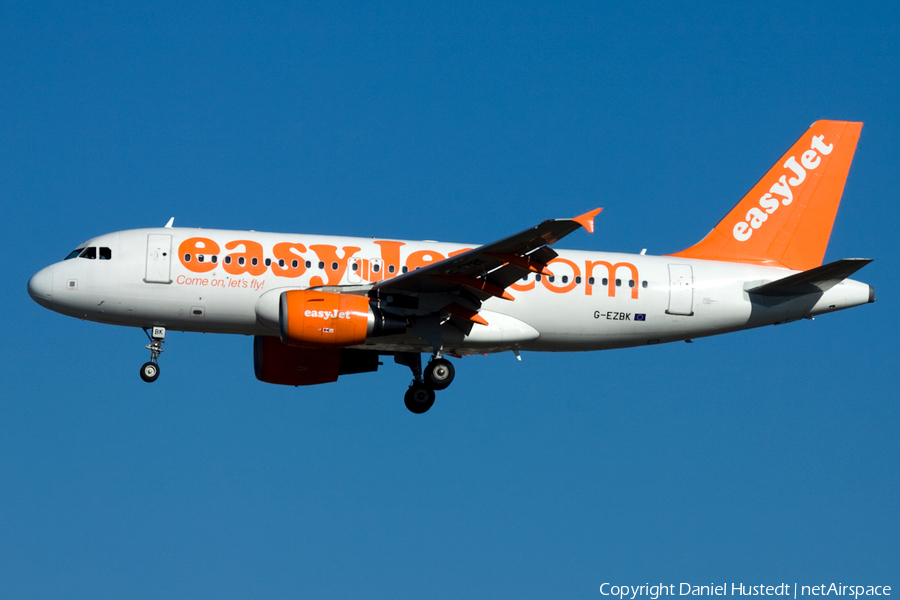 easyJet Airbus A319-111 (G-EZBK) | Photo 542247