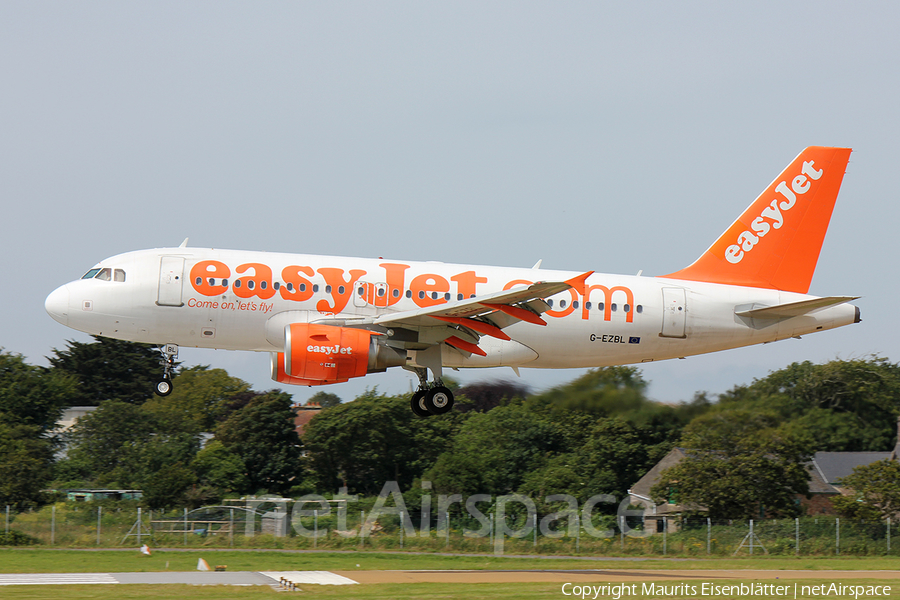 easyJet Airbus A319-111 (G-EZBL) | Photo 45219