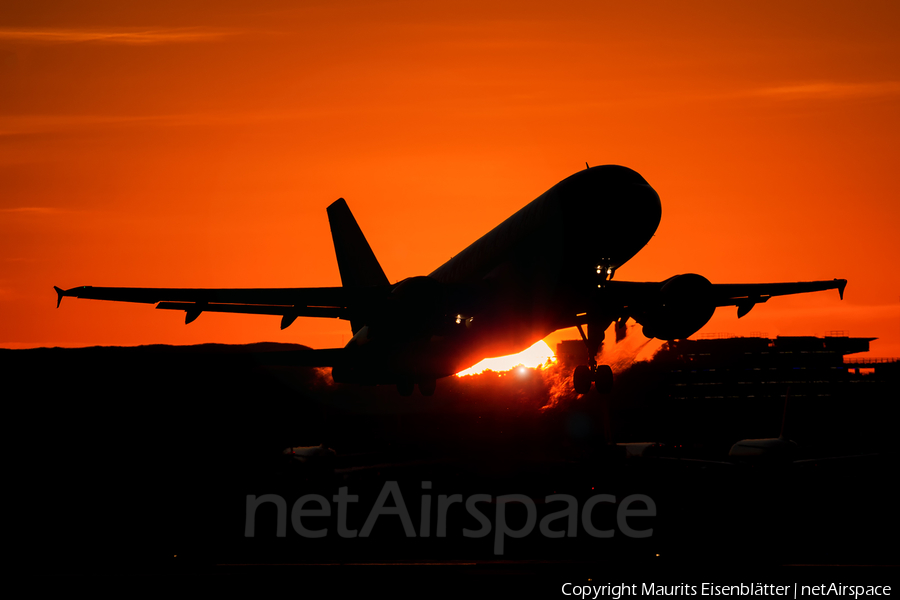 easyJet Airbus A319-111 (G-EZBM) | Photo 120096