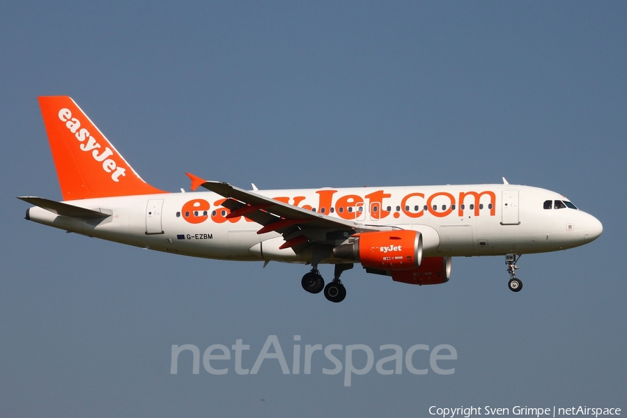 easyJet Airbus A319-111 (G-EZBM) | Photo 445446