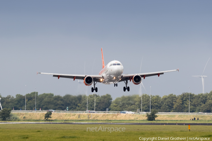 easyJet Airbus A319-111 (G-EZBP) | Photo 135960
