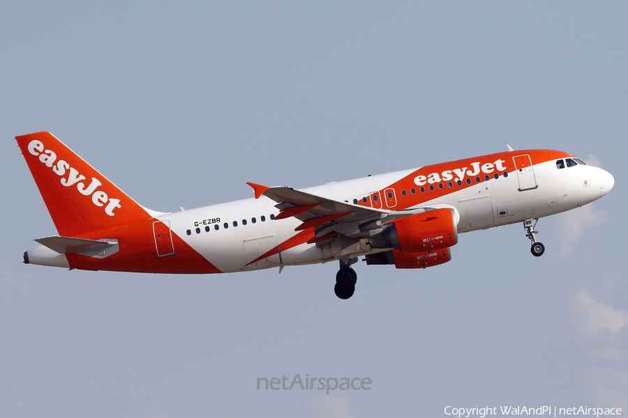 easyJet Airbus A319-111 (G-EZBR) | Photo 521736