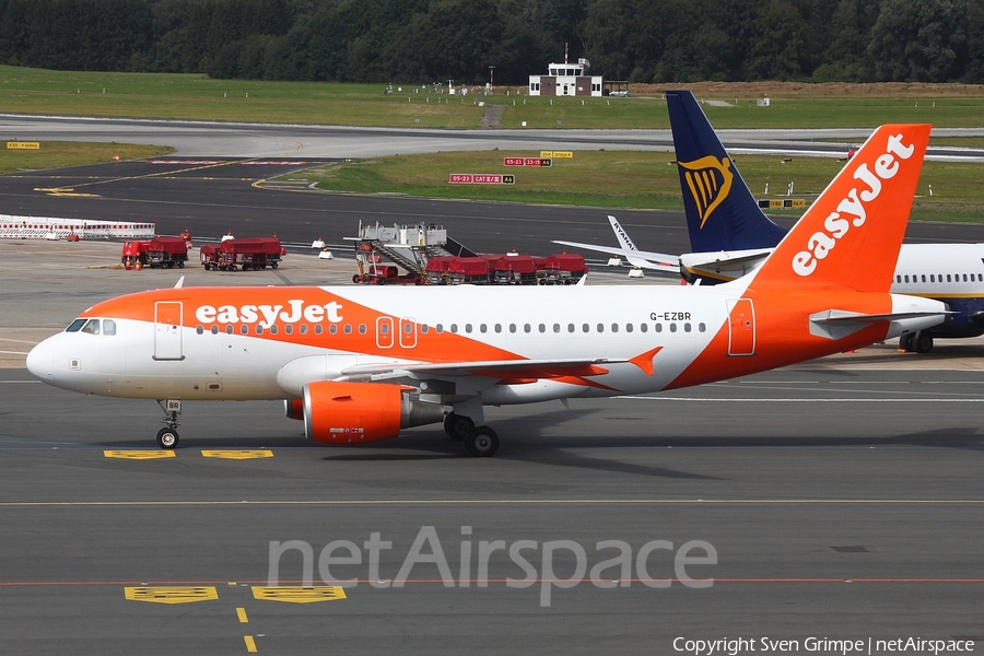 easyJet Airbus A319-111 (G-EZBR) | Photo 344487