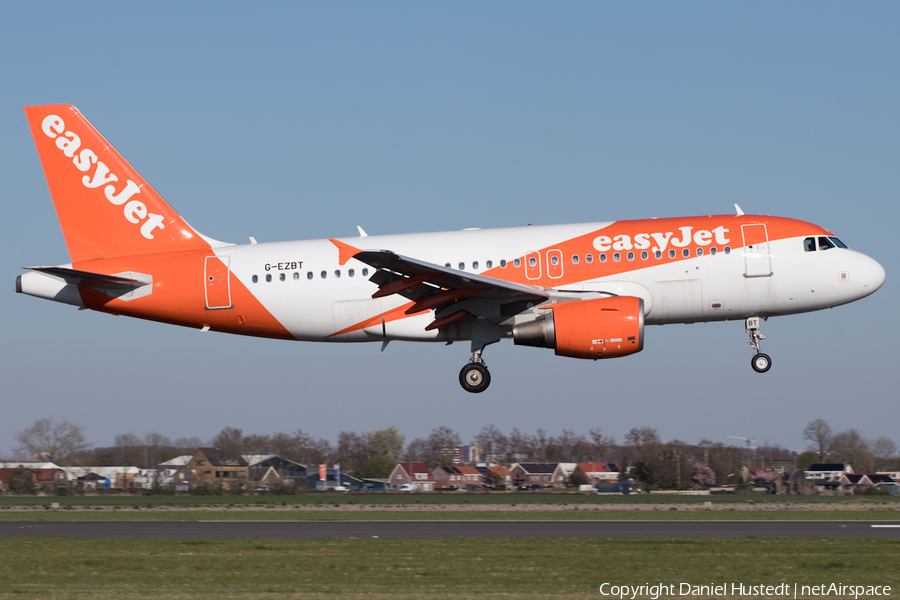 easyJet Airbus A319-111 (G-EZBT) | Photo 513069