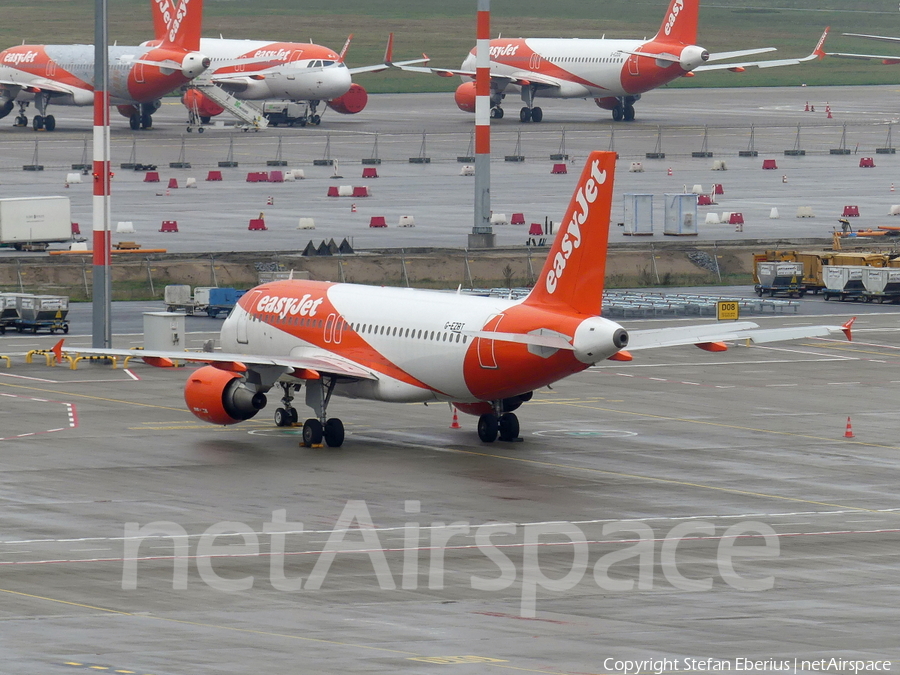 easyJet Airbus A319-111 (G-EZBT) | Photo 409366