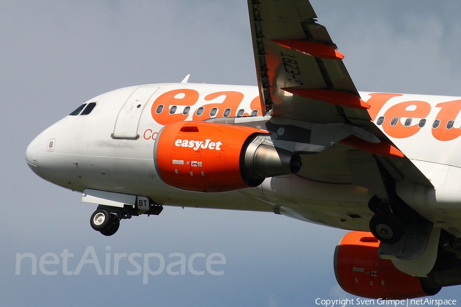 easyJet Airbus A319-111 (G-EZBT) | Photo 48046