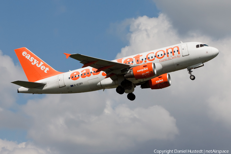 easyJet Airbus A319-111 (G-EZBV) | Photo 644527