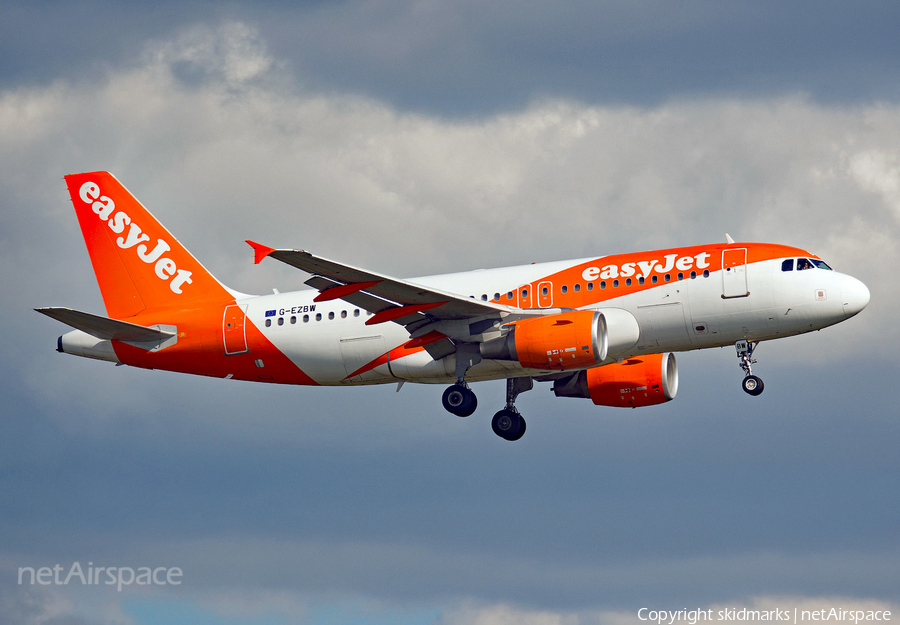 easyJet Airbus A319-111 (G-EZBW) | Photo 262619