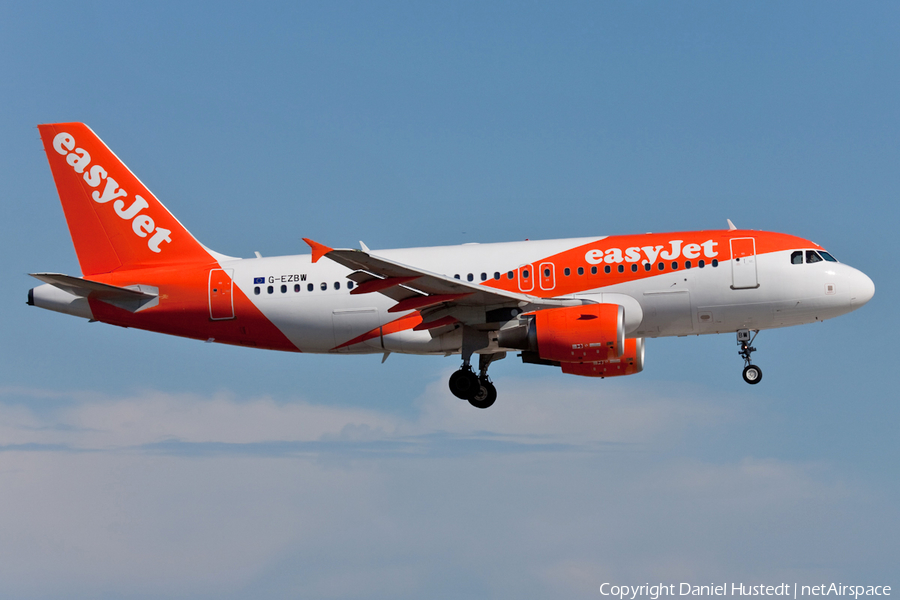 easyJet Airbus A319-111 (G-EZBW) | Photo 502840