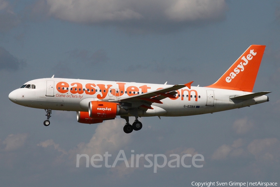 easyJet Airbus A319-111 (G-EZBX) | Photo 65864