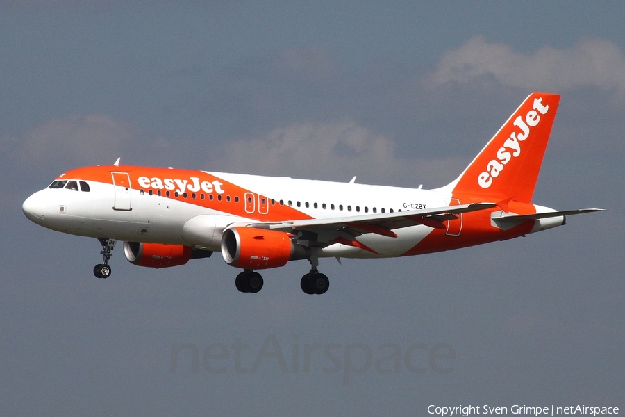 easyJet Airbus A319-111 (G-EZBX) | Photo 507885