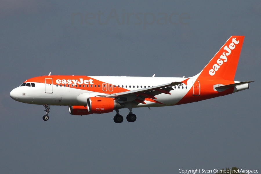 easyJet Airbus A319-111 (G-EZBX) | Photo 509184