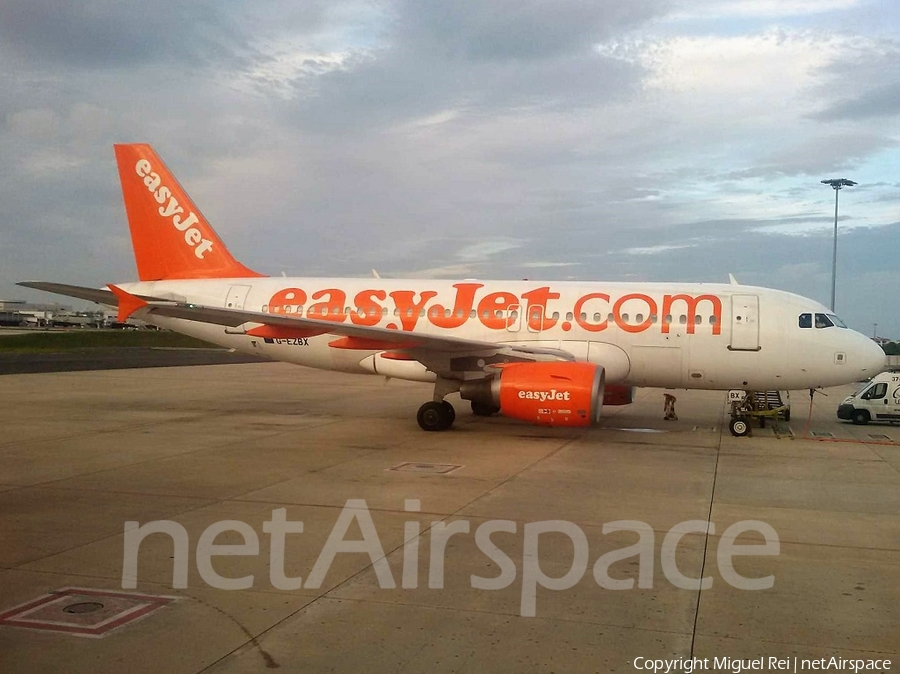 easyJet Airbus A319-111 (G-EZBX) | Photo 242744