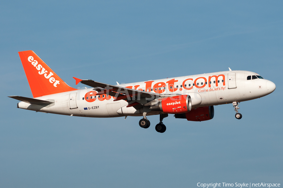 easyJet Airbus A319-111 (G-EZBY) | Photo 109170