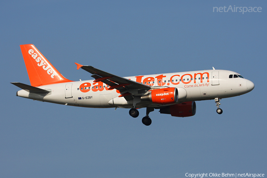 easyJet Airbus A319-111 (G-EZBY) | Photo 42275