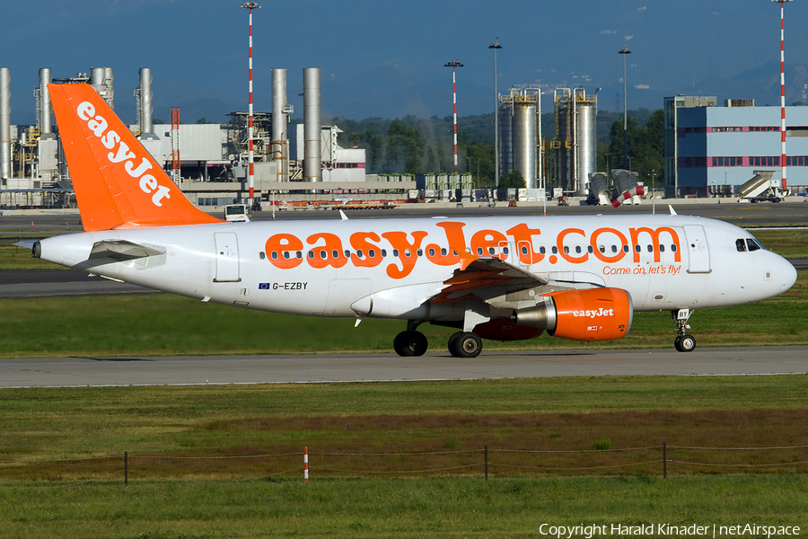 easyJet Airbus A319-111 (G-EZBY) | Photo 301516