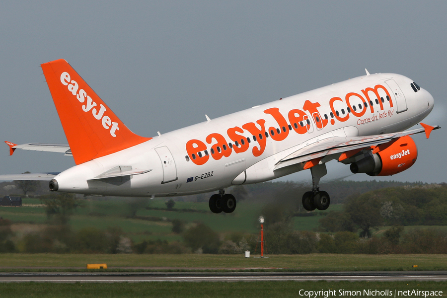 easyJet Airbus A319-111 (G-EZBZ) | Photo 23254