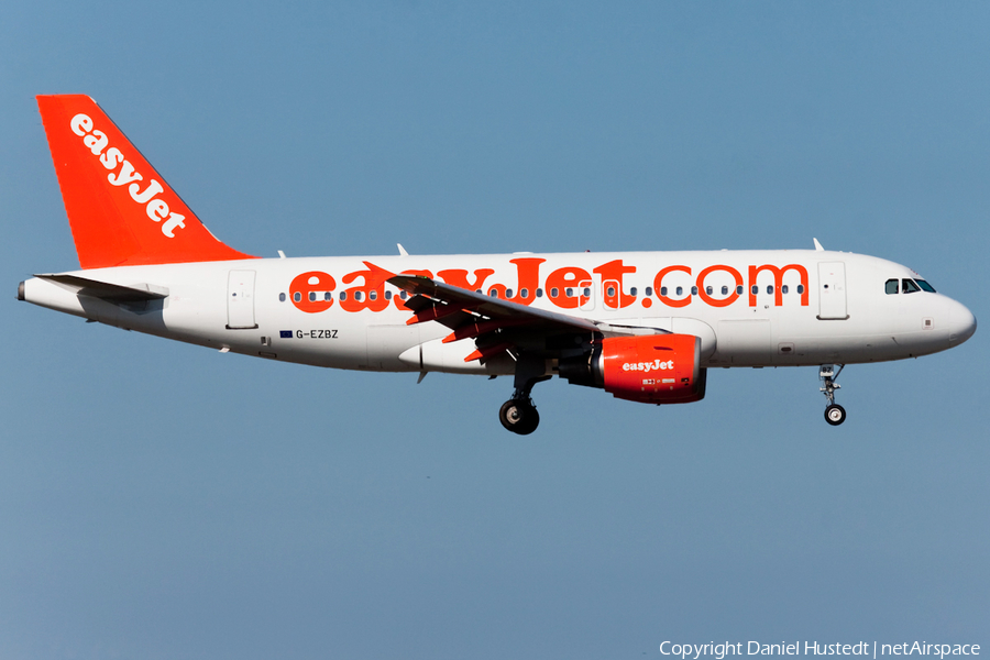 easyJet Airbus A319-111 (G-EZBZ) | Photo 476448