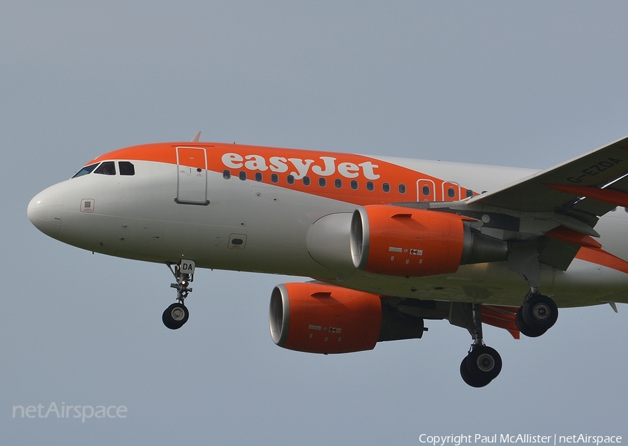 easyJet Airbus A319-111 (G-EZDA) | Photo 79407