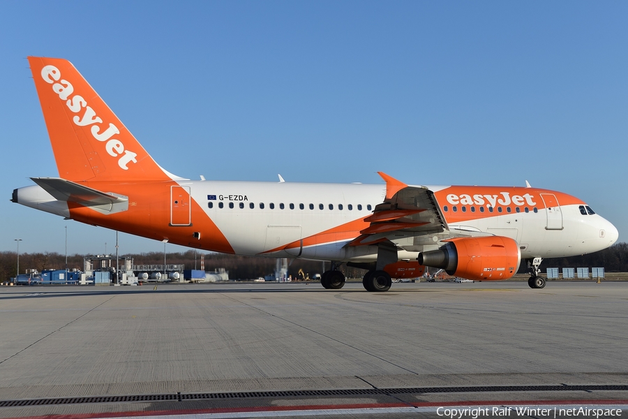 easyJet Airbus A319-111 (G-EZDA) | Photo 318944