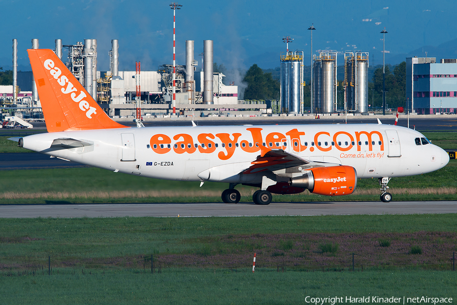 easyJet Airbus A319-111 (G-EZDA) | Photo 292934