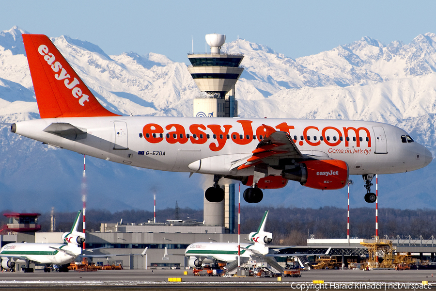 easyJet Airbus A319-111 (G-EZDA) | Photo 346045