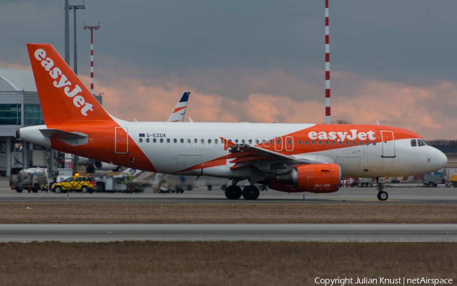 easyJet Airbus A319-111 (G-EZDA) | Photo 233982