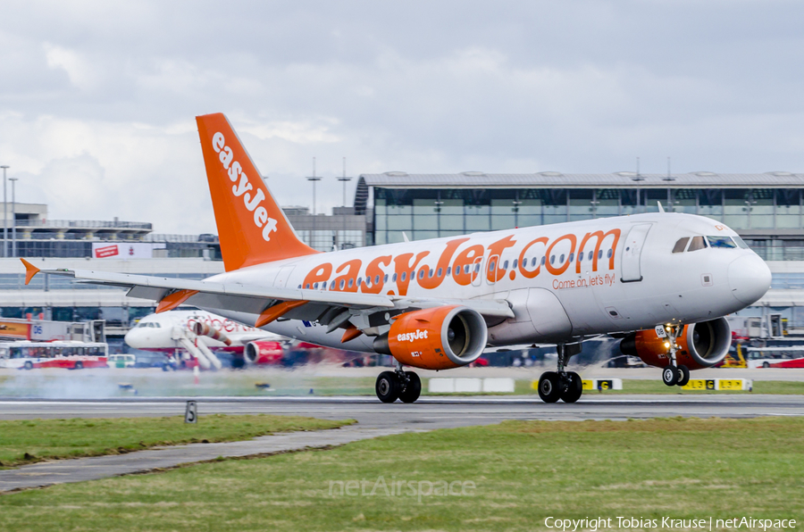 easyJet Airbus A319-111 (G-EZDB) | Photo 25427