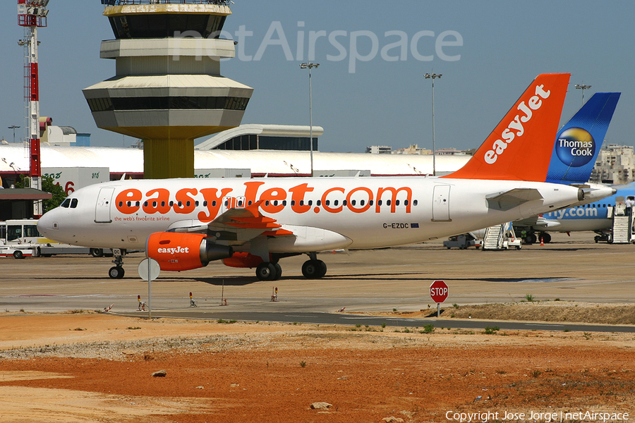 easyJet Airbus A319-111 (G-EZDC) | Photo 387508