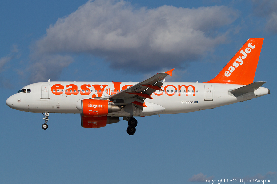 easyJet Airbus A319-111 (G-EZDC) | Photo 513314