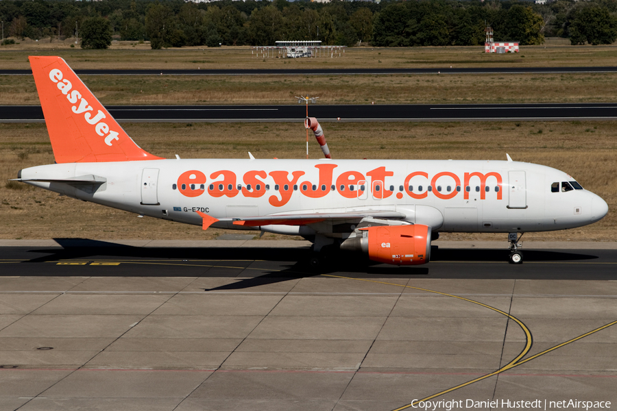 easyJet Airbus A319-111 (G-EZDC) | Photo 425296