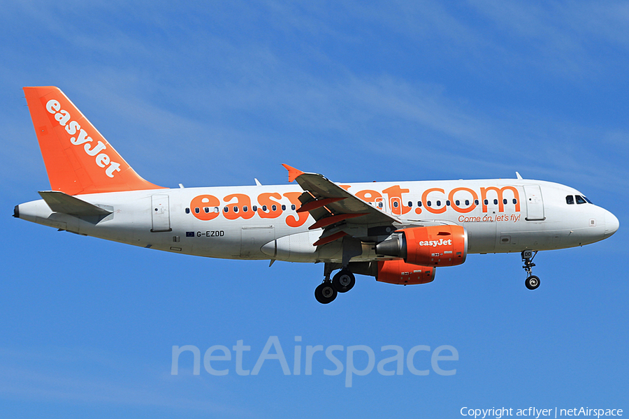 easyJet Airbus A319-111 (G-EZDD) | Photo 306420
