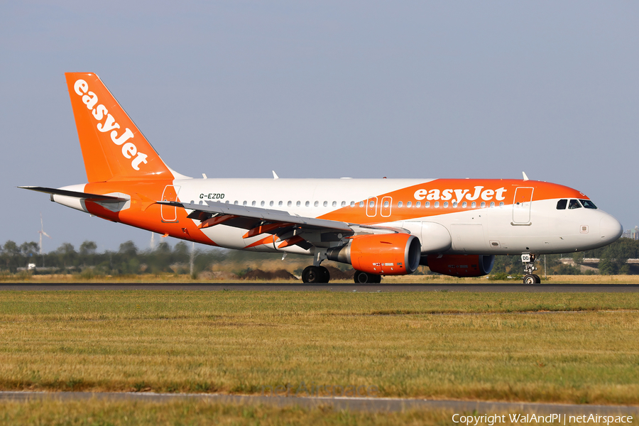 easyJet Airbus A319-111 (G-EZDD) | Photo 525117