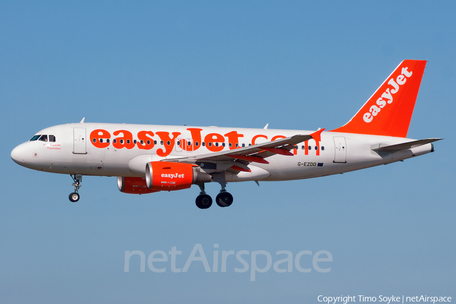 easyJet Airbus A319-111 (G-EZDD) | Photo 103776