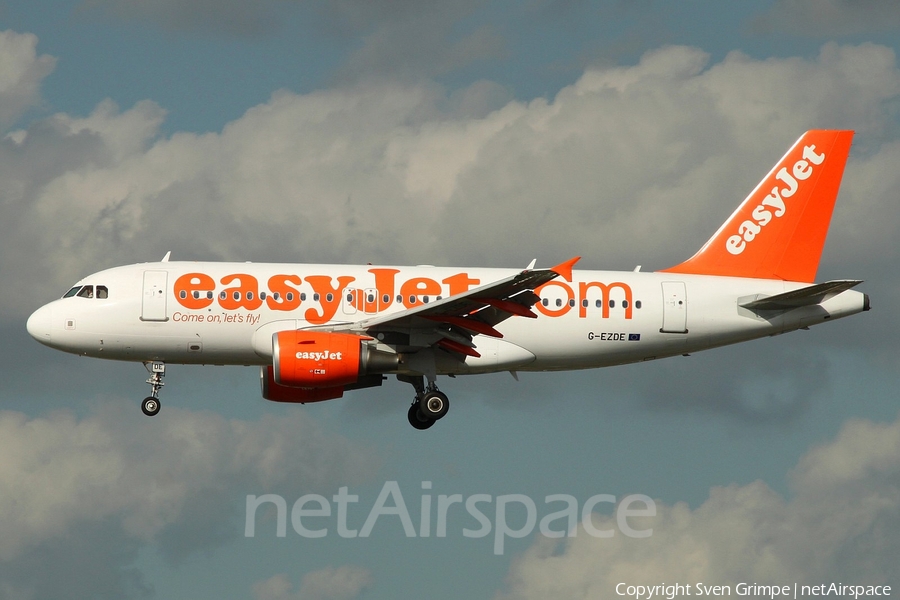 easyJet Airbus A319-111 (G-EZDE) | Photo 18077