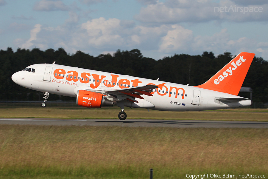 easyJet Airbus A319-111 (G-EZDE) | Photo 49537