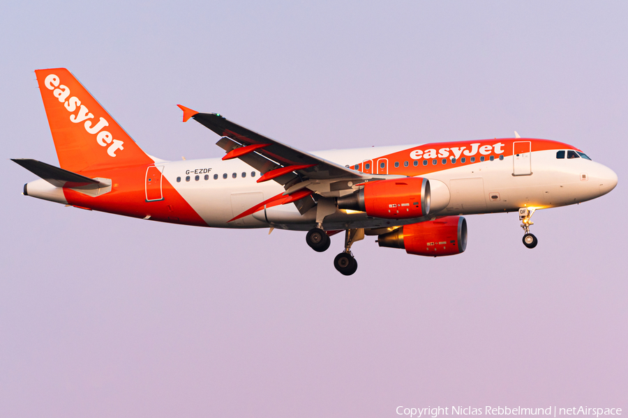 easyJet Airbus A319-111 (G-EZDF) | Photo 364729