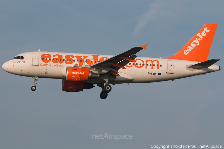 easyJet Airbus A319-111 (G-EZDF) | Photo 61753