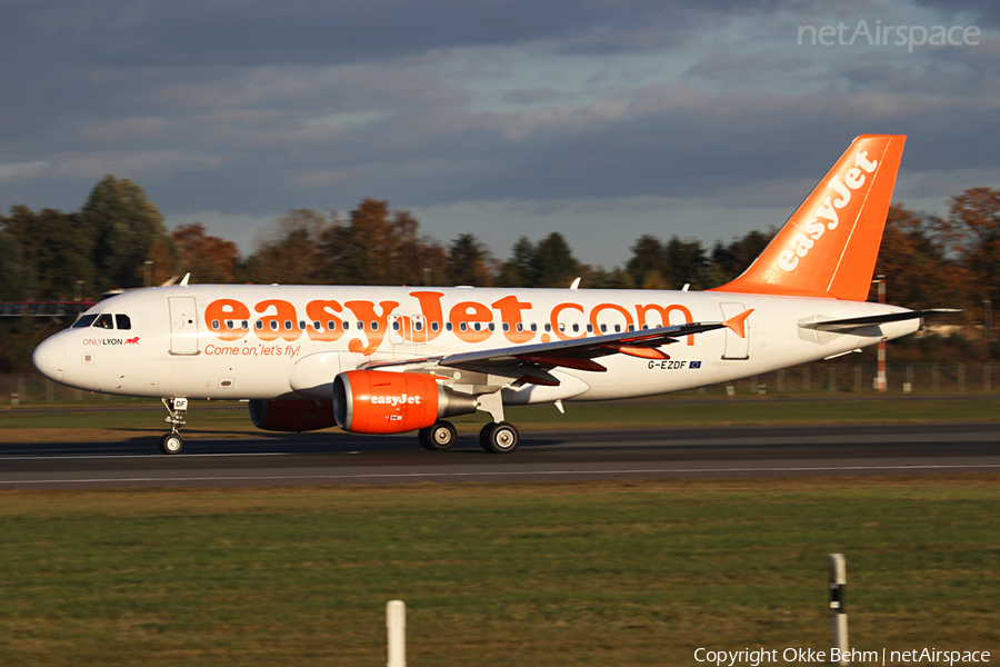 easyJet Airbus A319-111 (G-EZDF) | Photo 42277