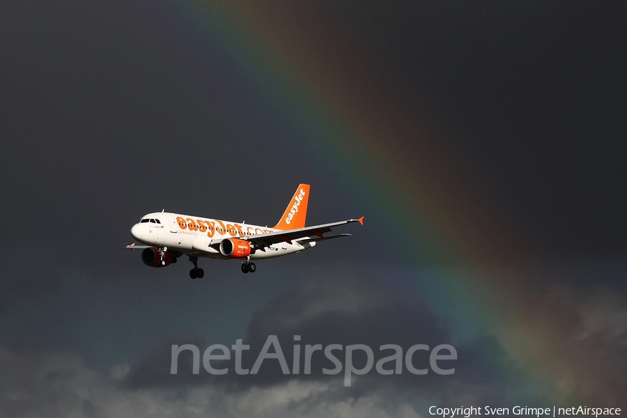 easyJet Airbus A319-111 (G-EZDF) | Photo 45099
