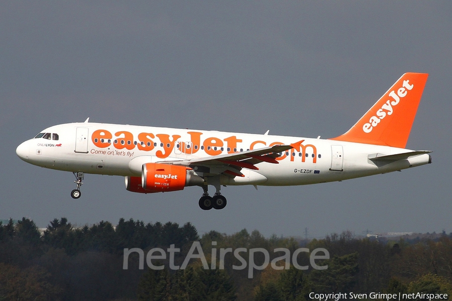 easyJet Airbus A319-111 (G-EZDF) | Photo 45317