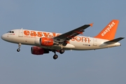 easyJet Airbus A319-111 (G-EZDF) at  Hamburg - Fuhlsbuettel (Helmut Schmidt), Germany