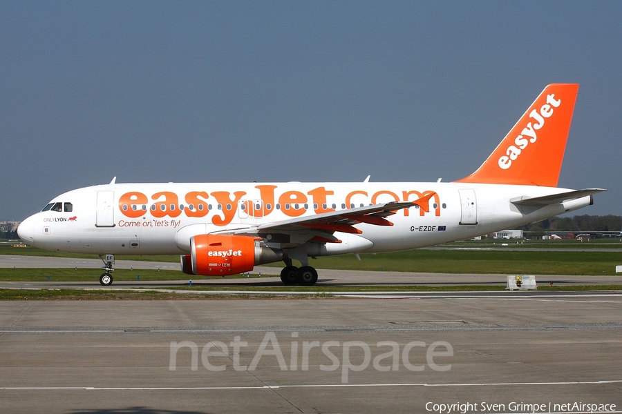 easyJet Airbus A319-111 (G-EZDF) | Photo 46459