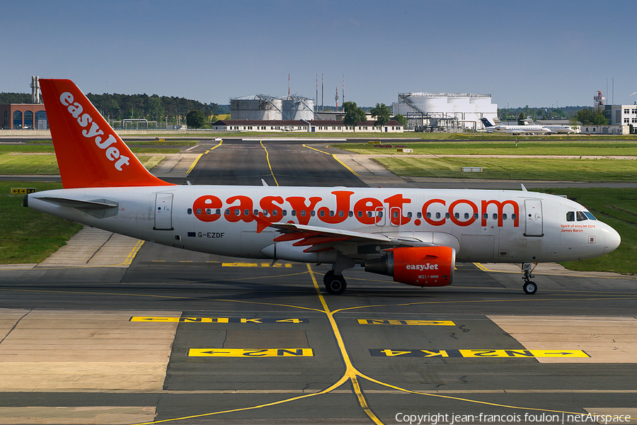 easyJet Airbus A319-111 (G-EZDF) | Photo 135628